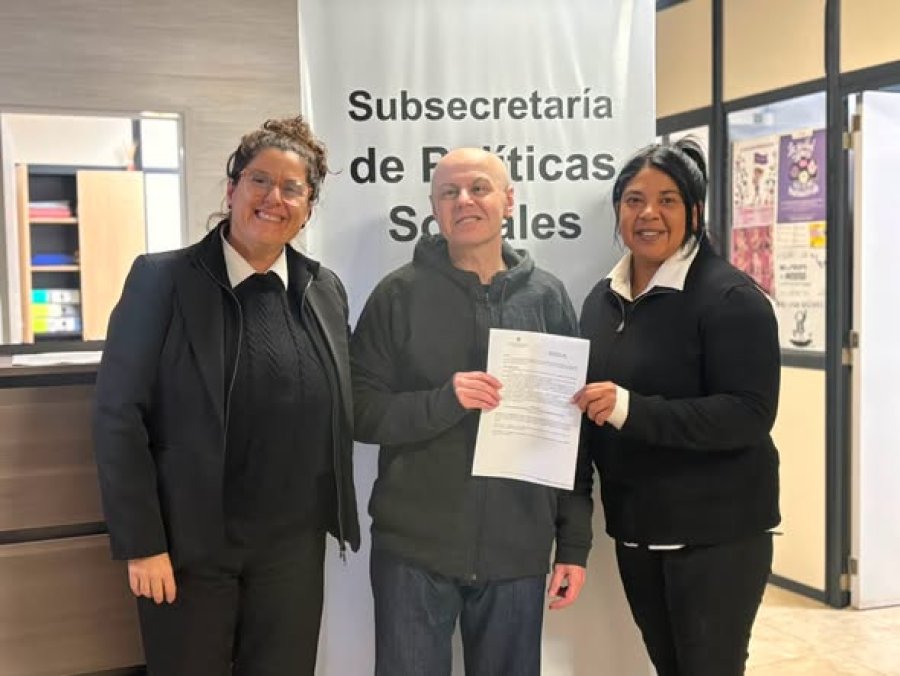 Entrega de uno de los beneficios.
