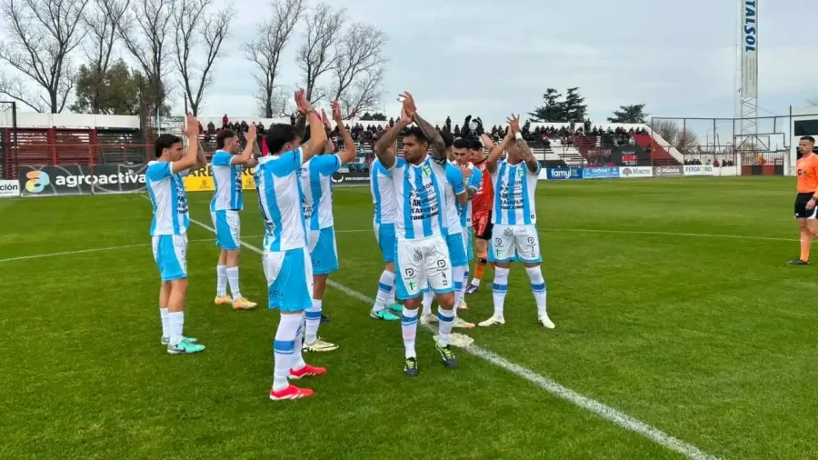 ATIPICA. Fue la camiseta que utiliz&oacute; Sp. Belgrano en Pergamino.