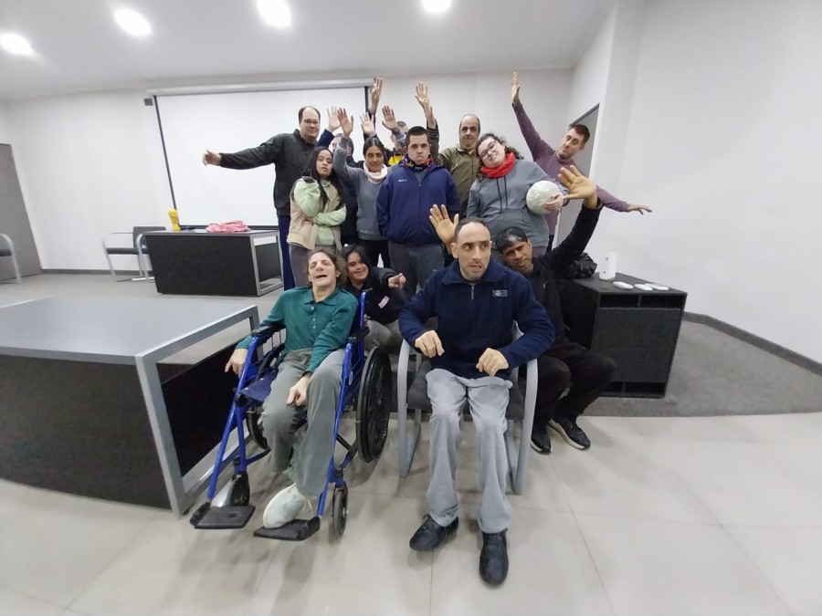 Parte del elenco que saldr&aacute; a escena el viernes en la Sala del SEOM con la obra "La Comuni&oacute;n de Mateo".