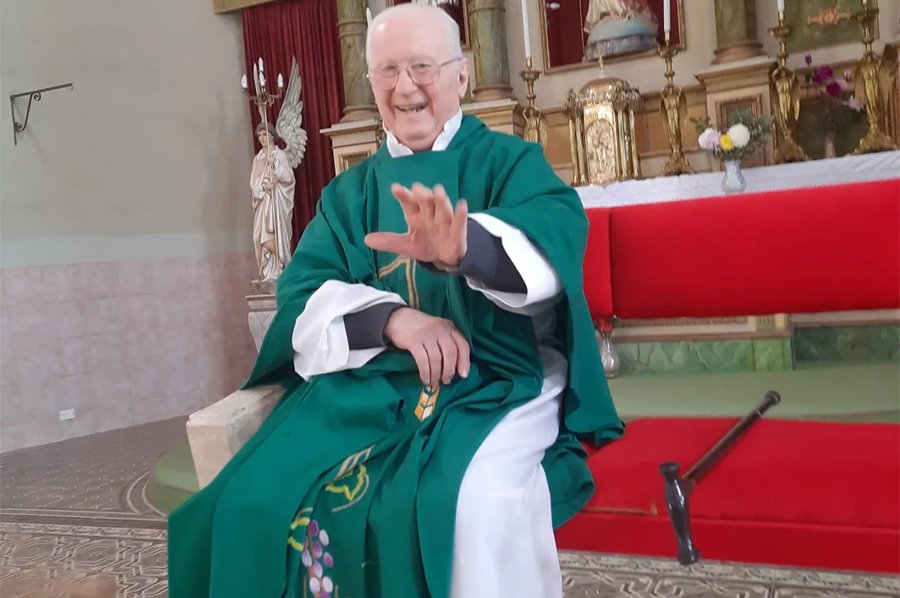 Padre Edgardo Zenklusen.