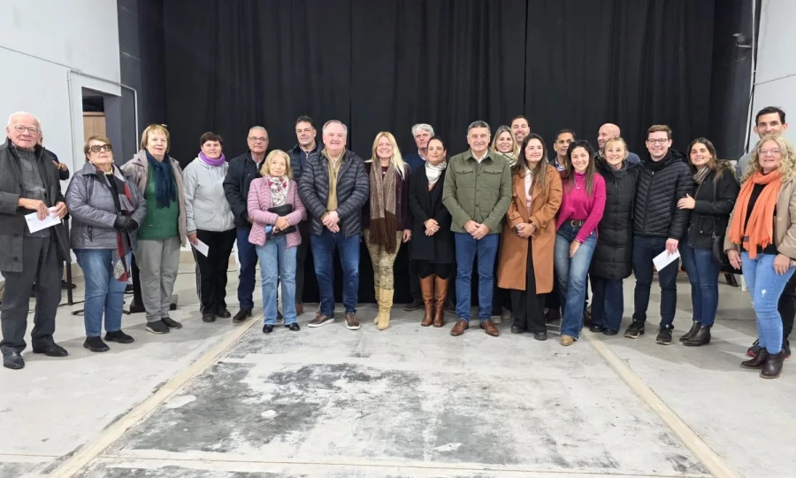 Participantes en el acto de ayer.