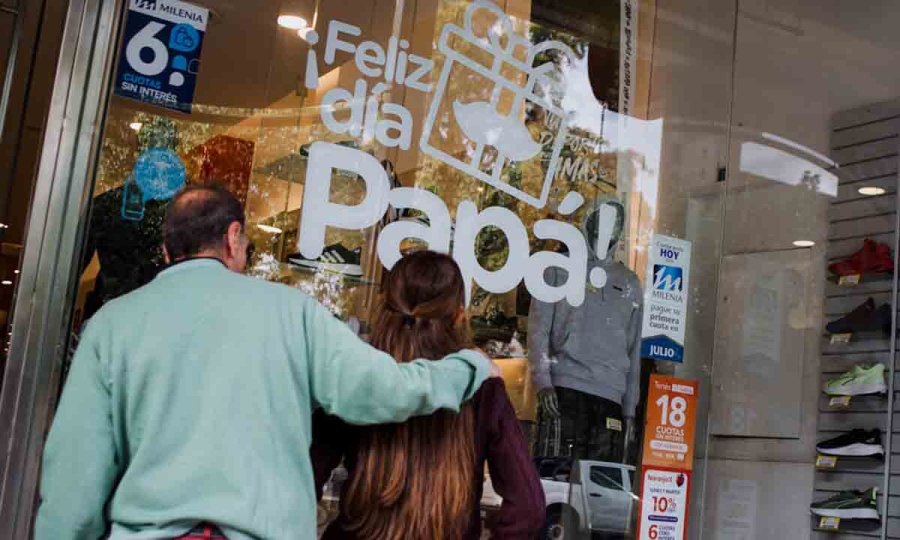 RETROCEDIERON. Pese a las promociones, los comercios registraron poco tr&aacute;fico y las ventas cayeron 0,3% frente al a&ntilde;o anterior.