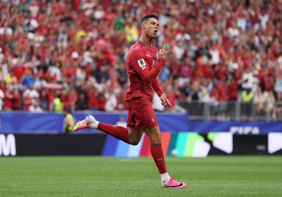 Portugal aplast&oacute; 5-0 a Uzbekist&aacute;n con doblete de Cristiano Ronaldo.