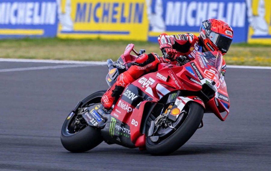 Marc M&aacute;rquez renov&oacute; con Ducati hasta fines de la temporada 2028.