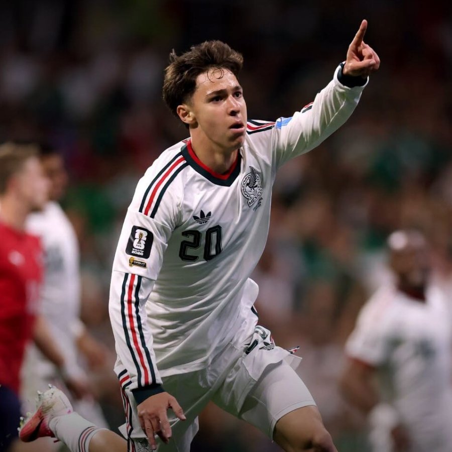 EL PRIMERO. Mateo Ch&aacute;vez festeja uno de los goles mexicanos.