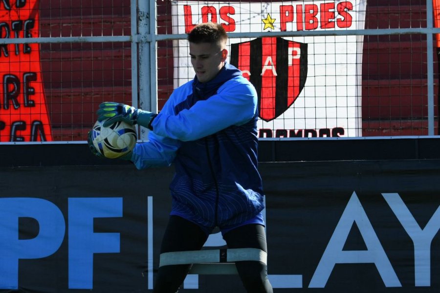 MAYCO BERGIA MANTUVO POR TERCER PARTIDO SEGUIDO EL ARCO EN CERO