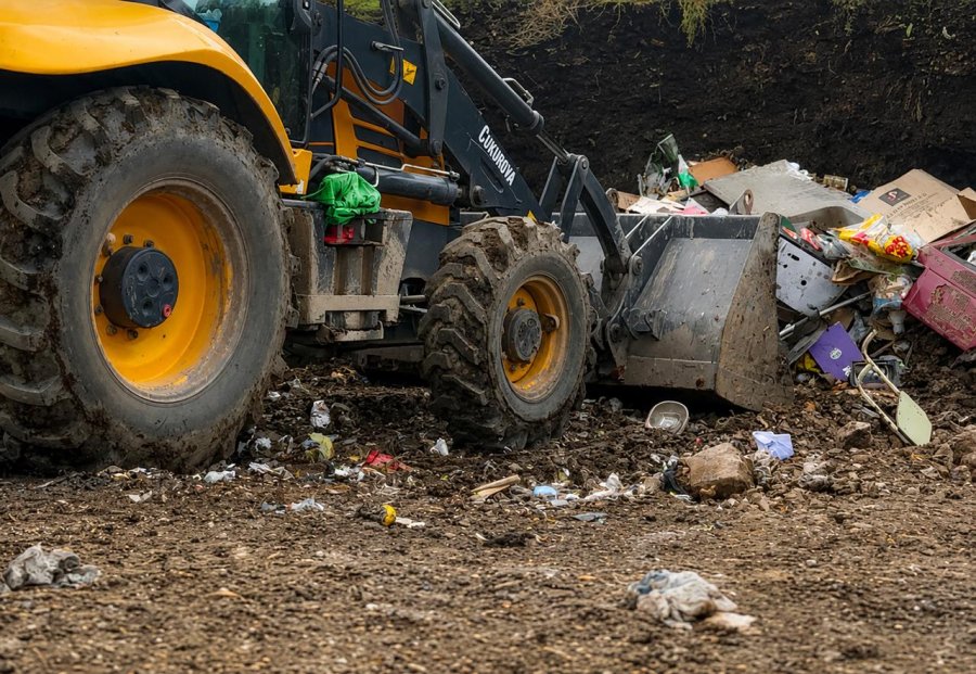ACCIONES. Los trabajos comprenden la limpieza general del &aacute;rea, el retiro de residuos, escombros y otros elementos arrojados de forma irregular.