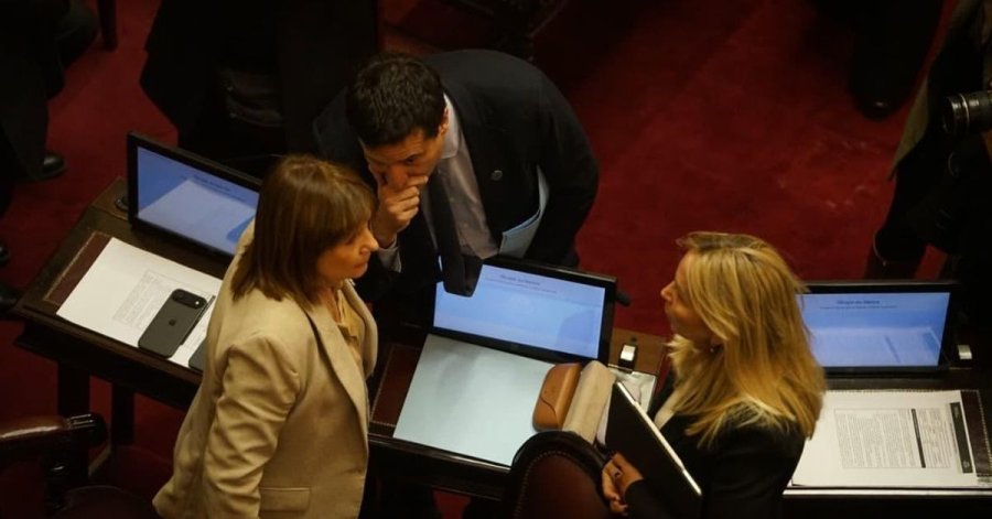 NO HUBO QUORUM. Bullrich en la sesi&oacute;n que hizo fracasar el oficialismo.