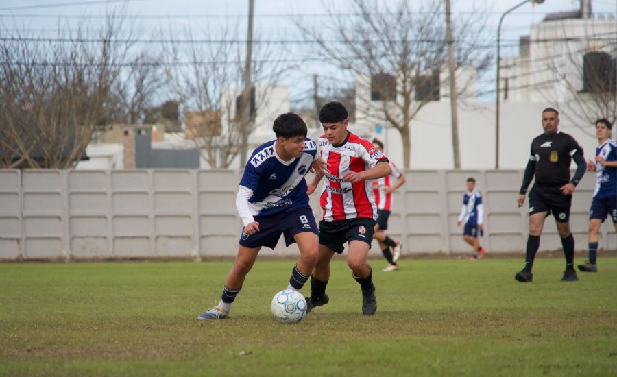 NUEVA FECHA. Los chicos llegaron a la mitad del torneo.