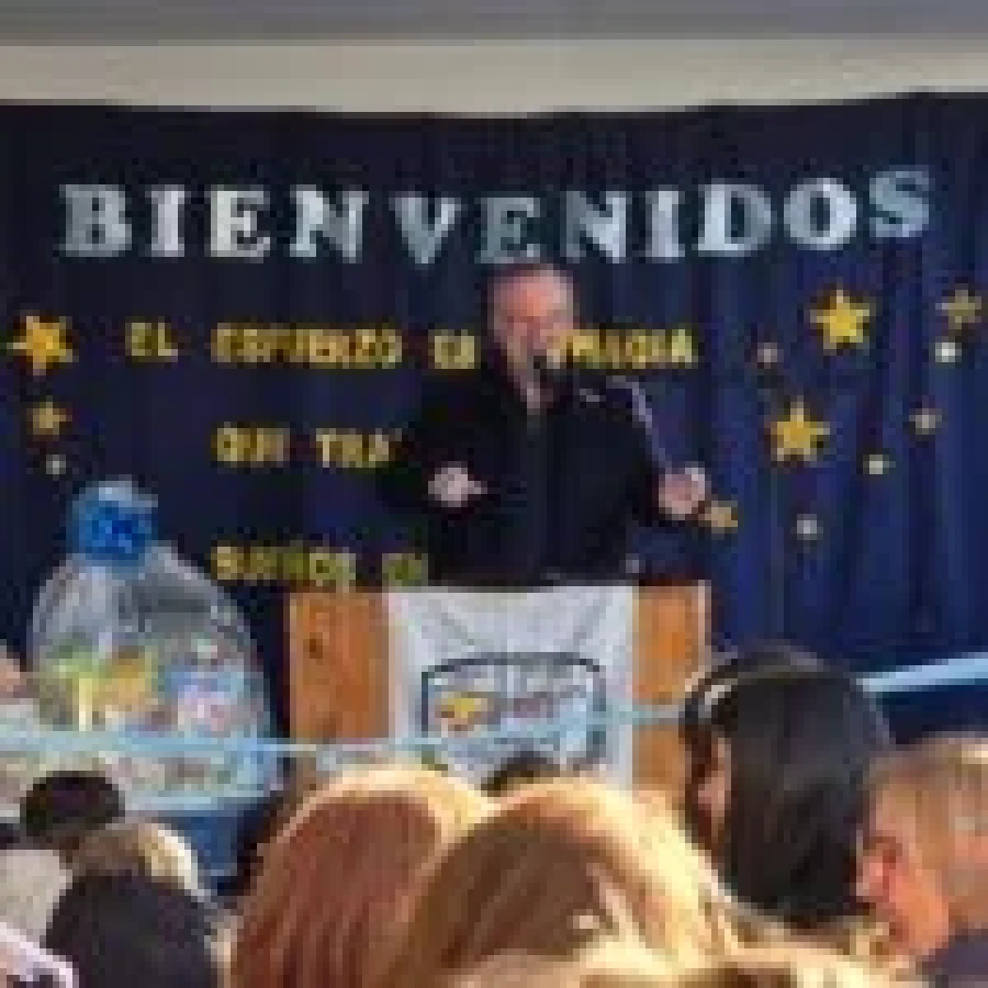 El Senador durante su mensaje.