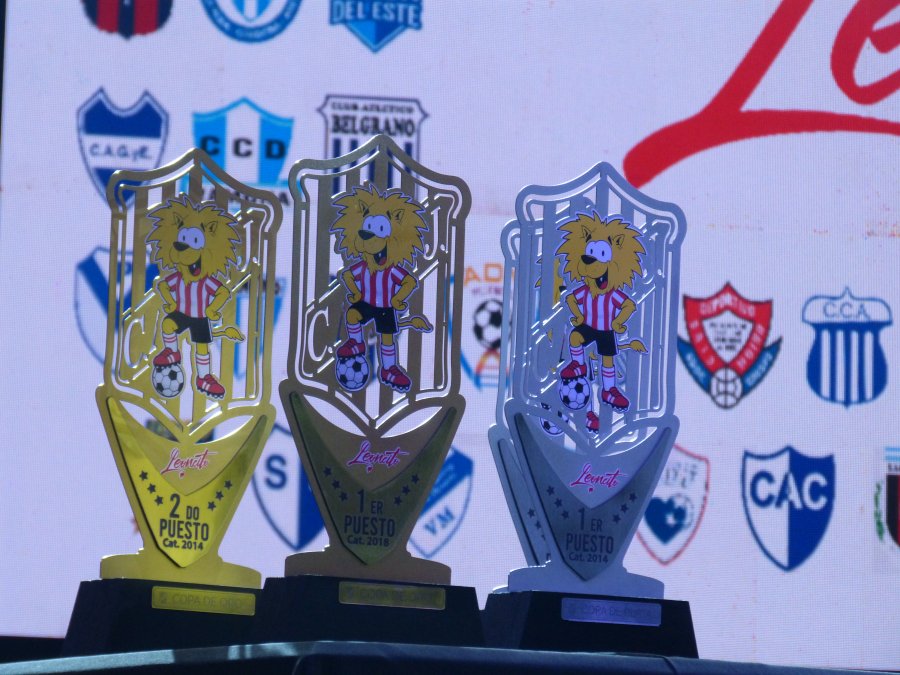 Trofeos de la edici&oacute;n 2026.