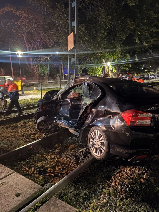 As&iacute; qued&oacute; el autom&oacute;vil que conduc&iacute;a Ernestina Pais tras la colisi&oacute;n con una formaci&oacute;n ferroviaria. (POLIC&Iacute;A BONAERENSE)