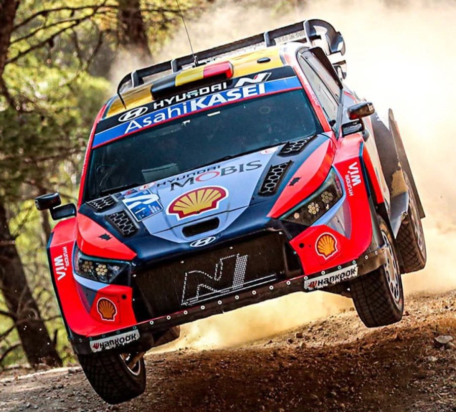 Thierry Neuville lidera en Grecia al mando del Hyundai.