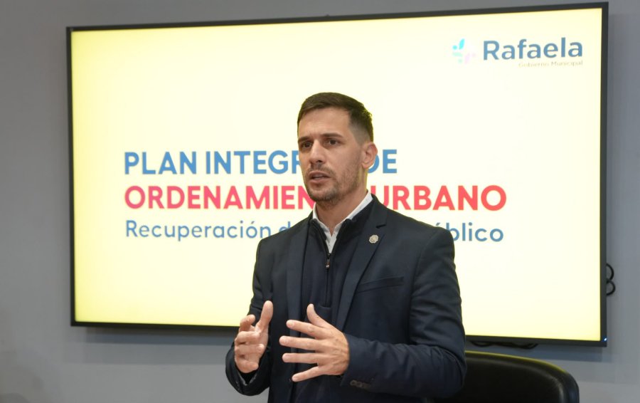ACCIONES COORDINADAS. La gesti&oacute;n de Viotti ratifica la decisi&oacute;n de hacer cumplir la ordenanza que proh&iacute;be la actividad de lavacoches en la v&iacute;a p&uacute;blica.