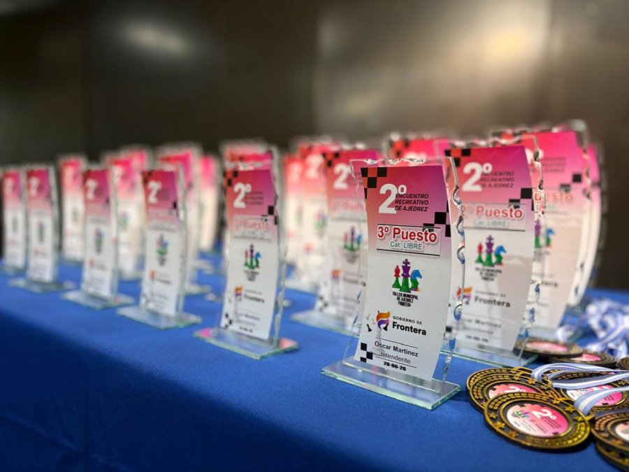 Los trofeos para cadda una de las categor&iacute;as.