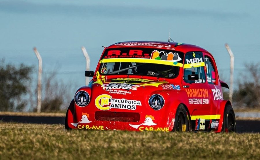Juli&aacute;n Rold&aacute;n super&oacute; por una mil&eacute;sima a Horacio Fern&aacute;ndez en el Fiat 600 TZ.