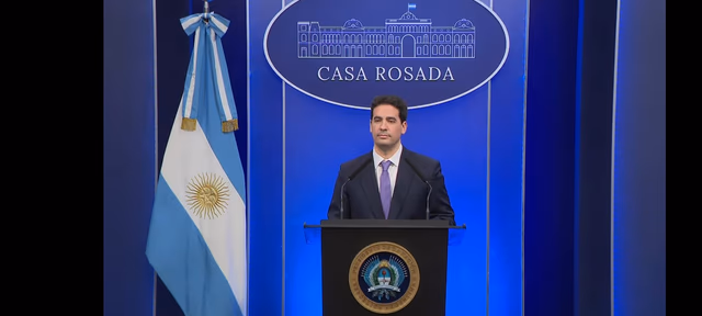 El vocero presidencial, Adri&aacute;n Ravier, ofreci&oacute; este martes su primera conferencia de prensa desde que fue designado en el cargo.