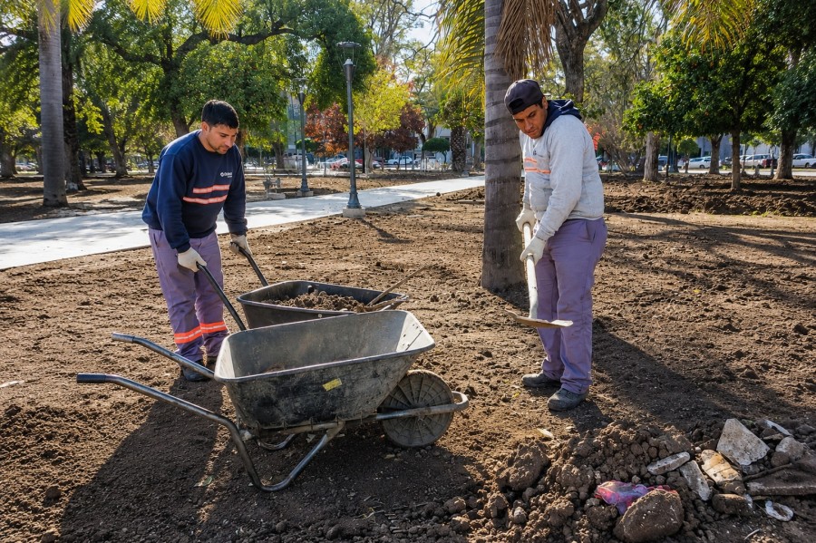 Avanza una nueva etapa de la renovaci&oacute;n de la Plaza 25 de Mayo.