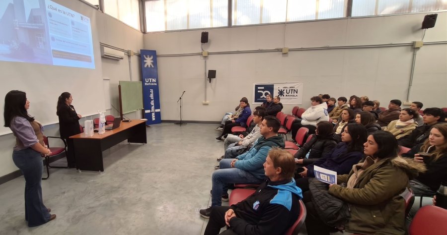 Los futuros estudiantes de la UTN Rafaela durante los encuentros con los directores de Departamento y coordinadores de Carrera.