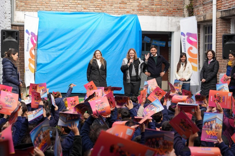 Nueva activaci&oacute;n de la campa&ntilde;a de vacunaci&oacute;n infantil Vax Team en el barrio Centenario de la capital provincial.
