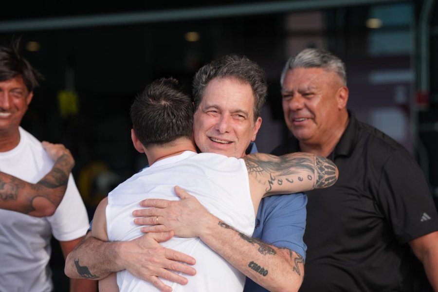 MESSI Y CALAMARO, EN UN SOLO ABRAZO