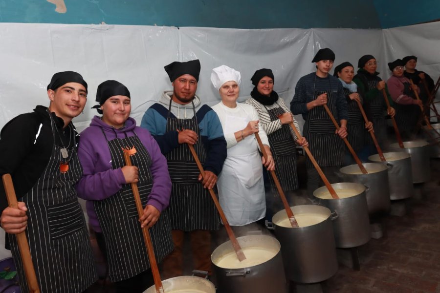 Los artífices de la coción del sabroso menú.