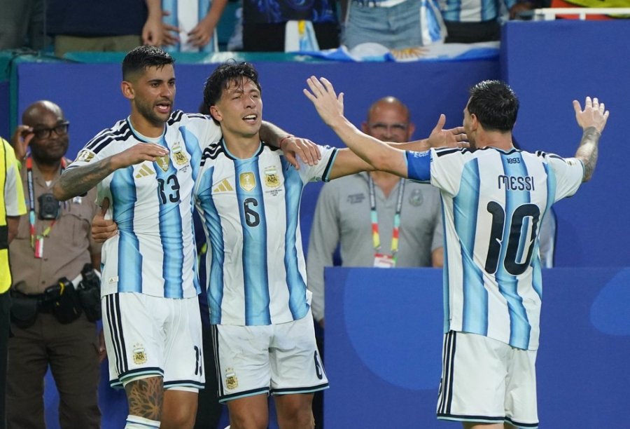 LOS TRES CLAVES DEL TRIUNFO. Cuti Romero, Lisandro Martinez y Lionel Messi.