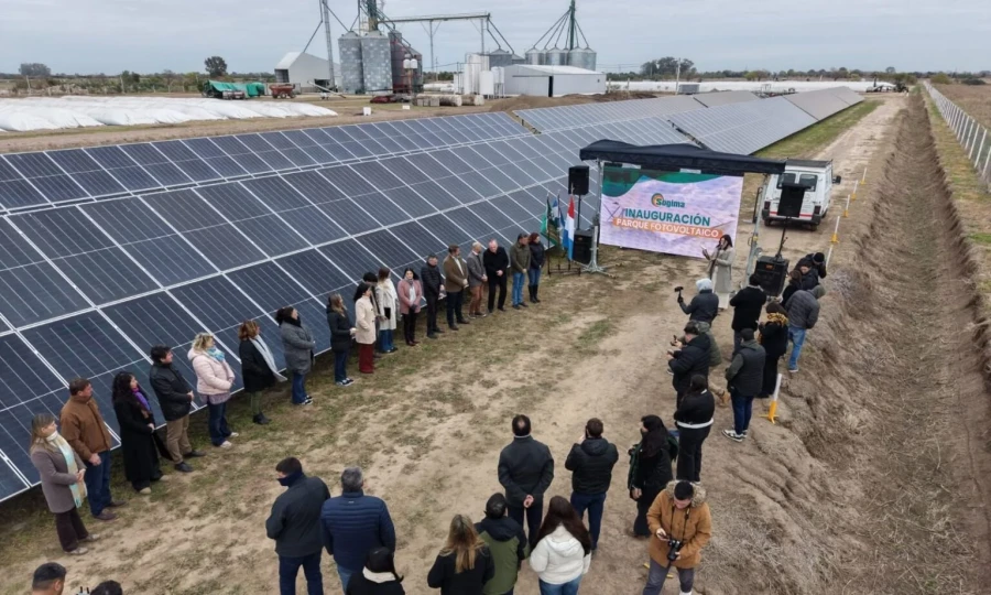 Instantes del acto con la significativa inauguración.