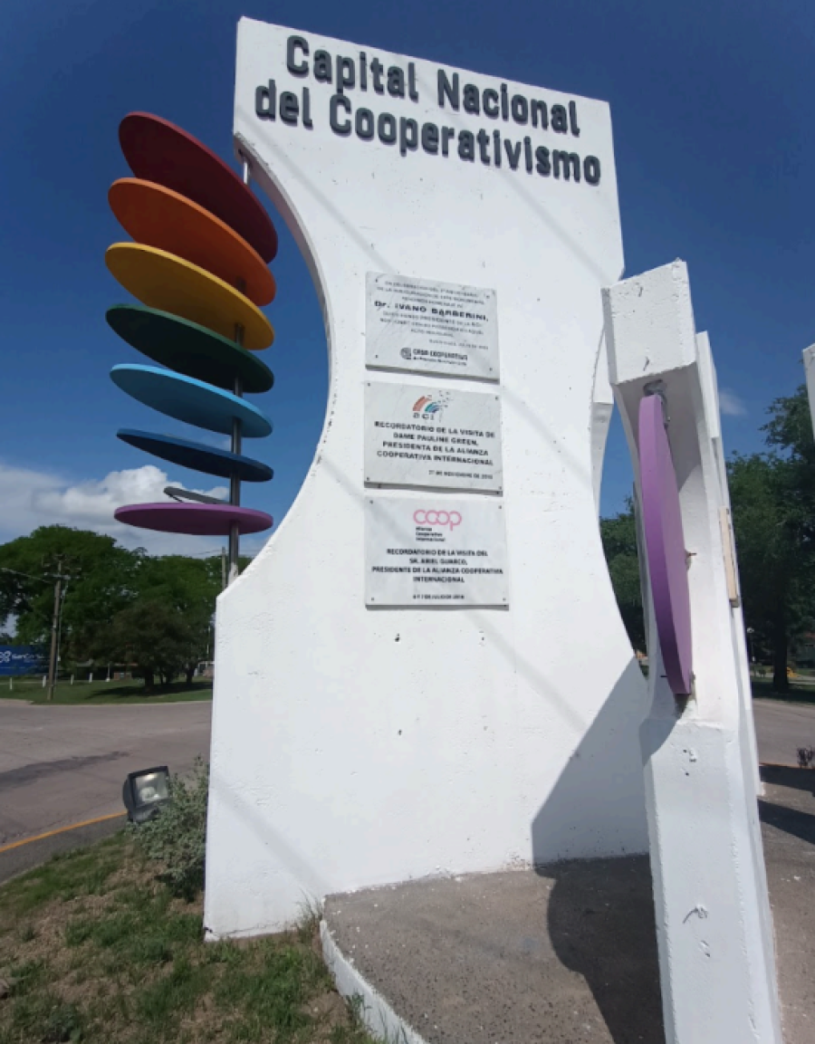 Monumento al Cooperativismo en Sunchales, Capital Nacional del Cooperativismo.