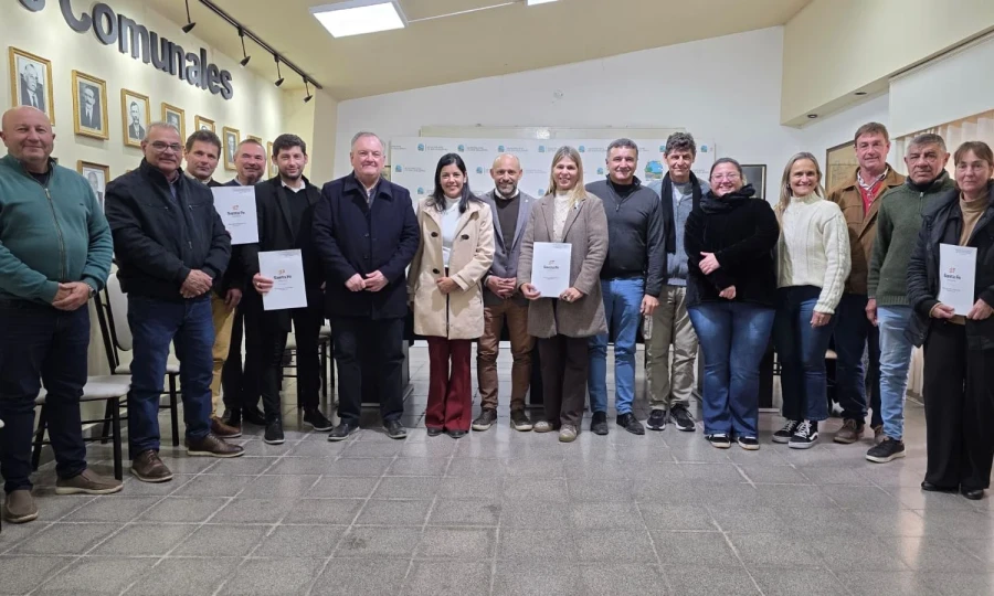 Las autoridades que participaron en la reuni&oacute;n en San Guillermo.