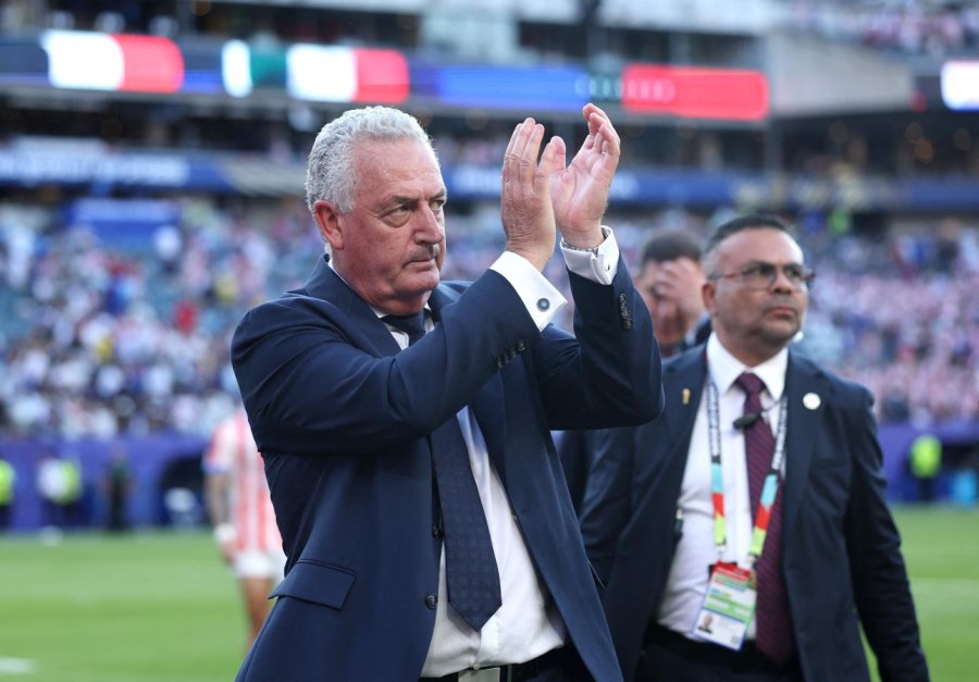 Gustavo Alfaro revel&oacute; su tristeza tras la eliminaci&oacute;n de Paraguay y no descart&oacute; terminar su carrera como entrenador