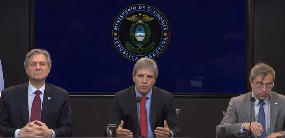 El ministro de Econom&iacute;a, Luis Caputo.