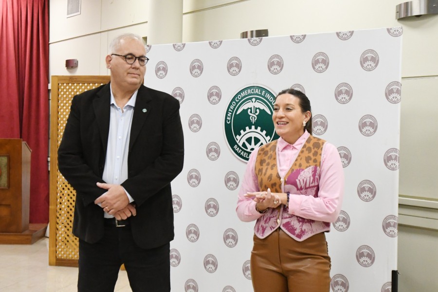 Gabriel Corrado al presentar a Tatiana Santori como directora General del CCIRR, cargo que asumi&oacute; el pasado 1&deg; de julio. (FOTO PRENSA CCIRR)