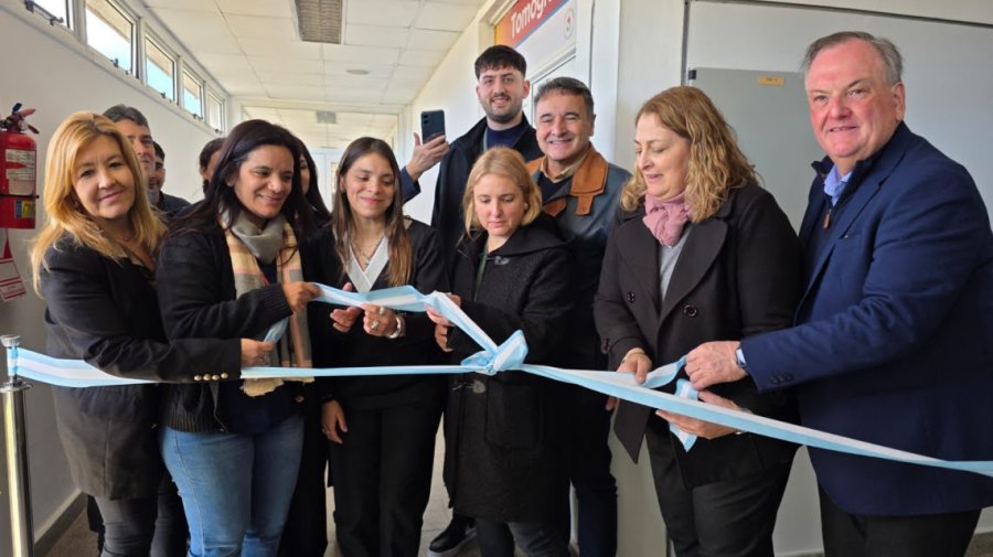 Las autoridadesw durante la inauguración formal.