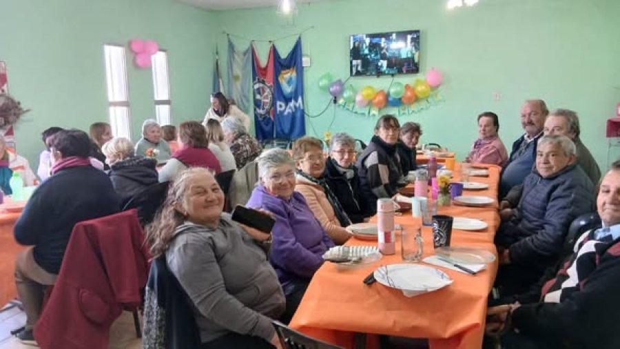 El festejo propici&oacute; un almuerzo de camarader&iacute;a.