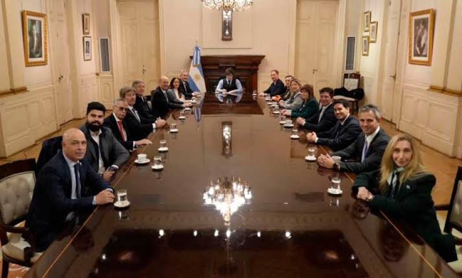 EN CASA ROSADA. El presidente reuni&oacute; a todo su gabinete en la primera reuni&oacute;n con Santilli como nuevo jefe.