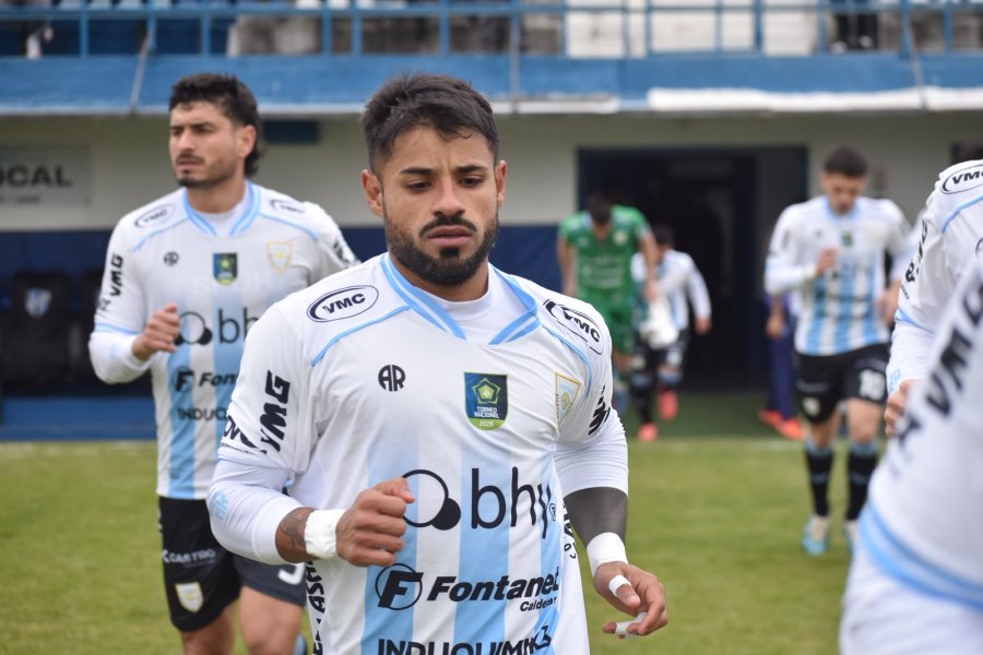 CRISTIAN ESPARZA. Ser&aacute; intervenido quir&uacute;rgicamente y estar&aacute; seis meses fuera de las canchas.