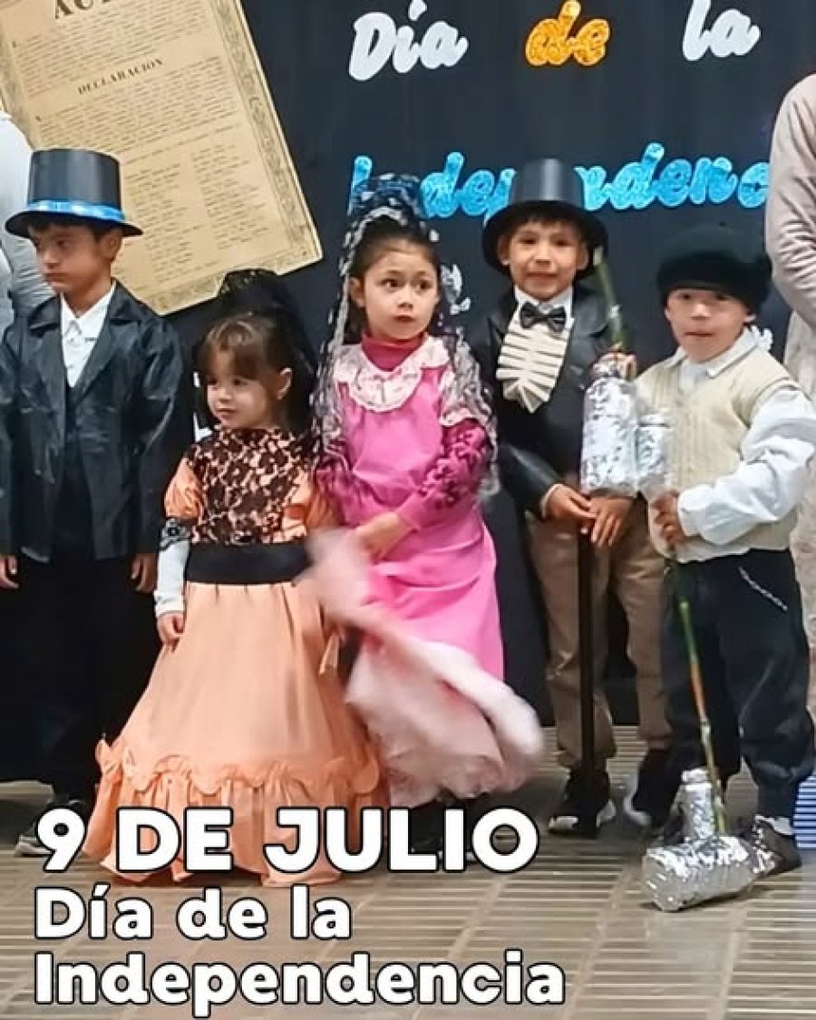 Un grupo de ni&ntilde;os durante una de las representaciones.