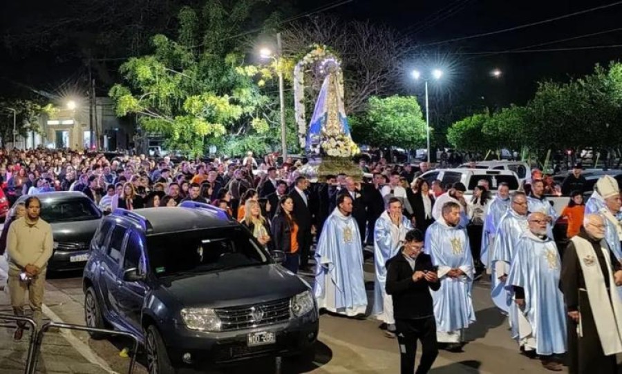 Multitudinaria presencia en la manifestación de fe.