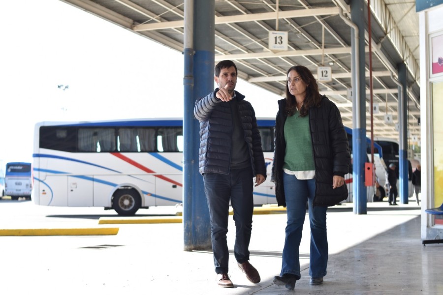 El Intendente Leonardo Viotti junto a la Secretaria de Desarrollo Econ&oacute;mico, Innovaci&oacute;n y Empleo, Patricia Imoberdorf.