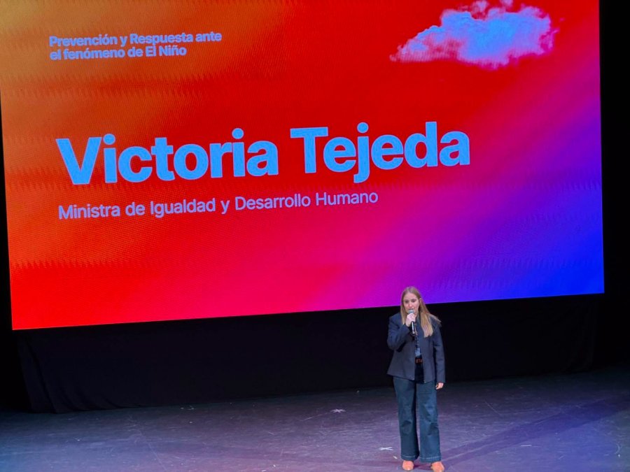 Victoria Tejeda durante su exposici&oacute;n.