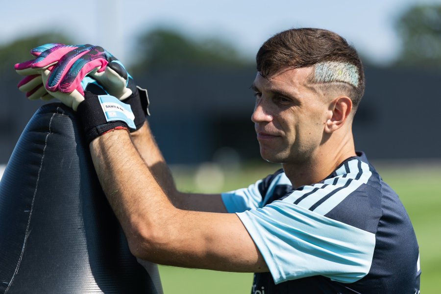 EMILIANO MART&Iacute;NEZ