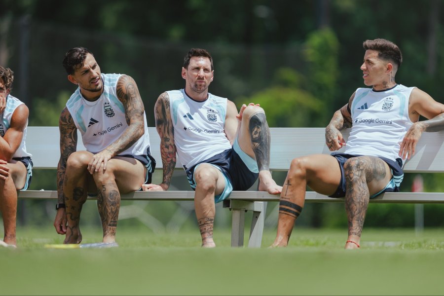 PAREDES, MESSI Y ENZO FERN&Aacute;NDEZ EN LA PREVIA A LA FINAL VS ESPA&Ntilde;A