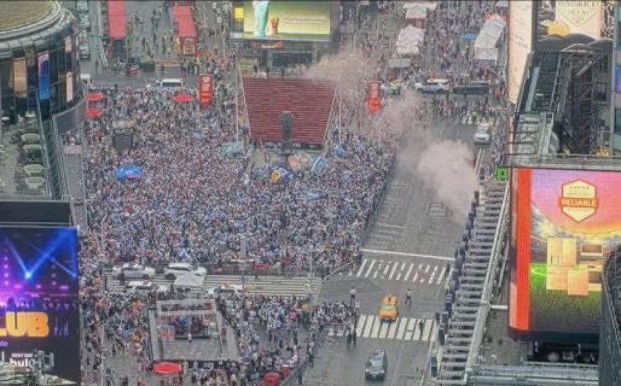 Banderazo argentino en el Times Square