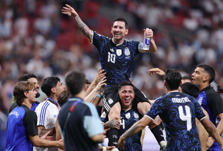 Messi, el reconocimiento de sus compa&ntilde;eros, de todo un pa&iacute;s y de gran parte del planeta f&uacute;tbol.
