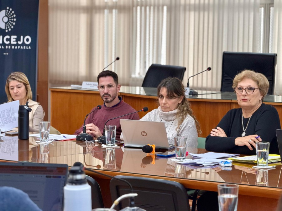 Los legisladores locales recibieron la visita de diferentes integrantes del gabinete municipal.