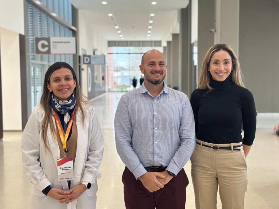 Natalia Weppler, C&eacute;sar Pauloni y Cecilia Andrada en el Hospital Regional Dr. Jaime Ferr&eacute;.