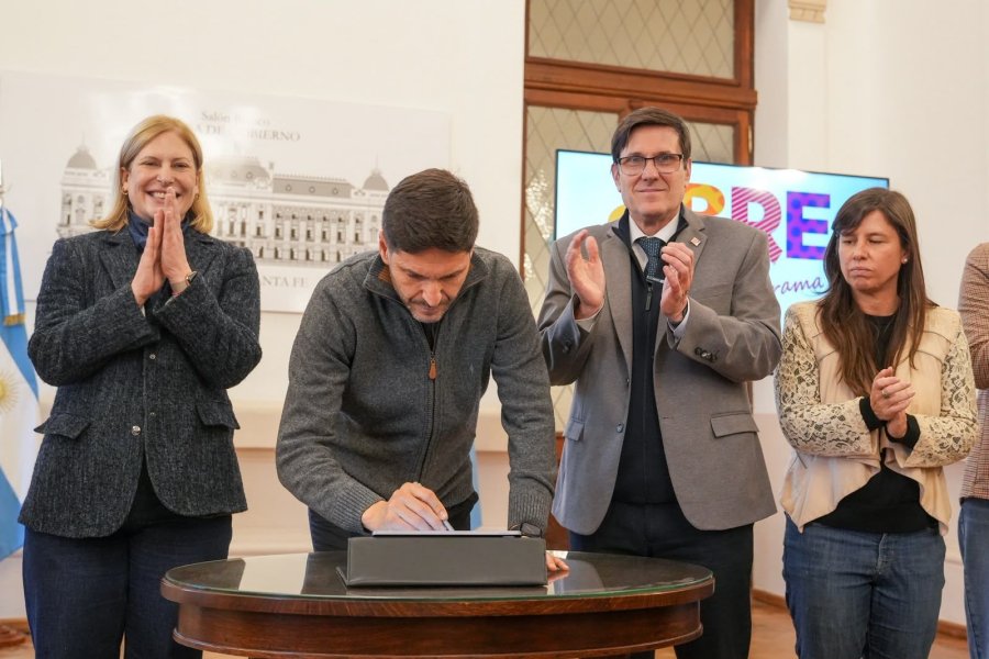 CONVENIOS. &ldquo;Si pedimos un esfuerzo a la comunidad educativa, tenemos que acompa&ntilde;arlo con inversi&oacute;n en infraestructura&rdquo;, afirm&oacute; el gobernador Pullaro.