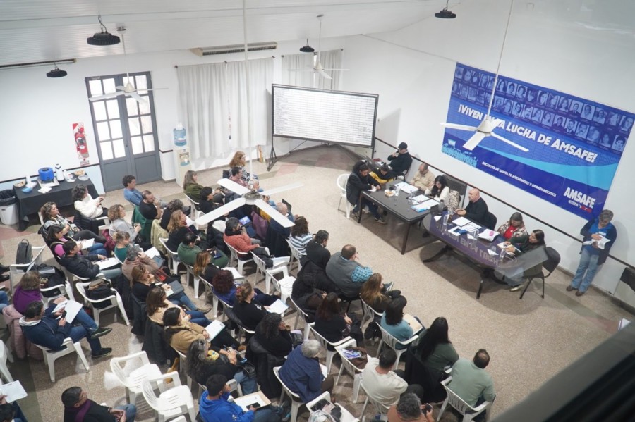 CONTUNDENTE RECHAZO. Mientras los tres gremios docentes no aceptaron la oferta salarial del gobierno de Santa Fe, Amsaf&eacute; lanz&oacute; un extenso plan de lucha con paro y movilizaci&oacute;n.
