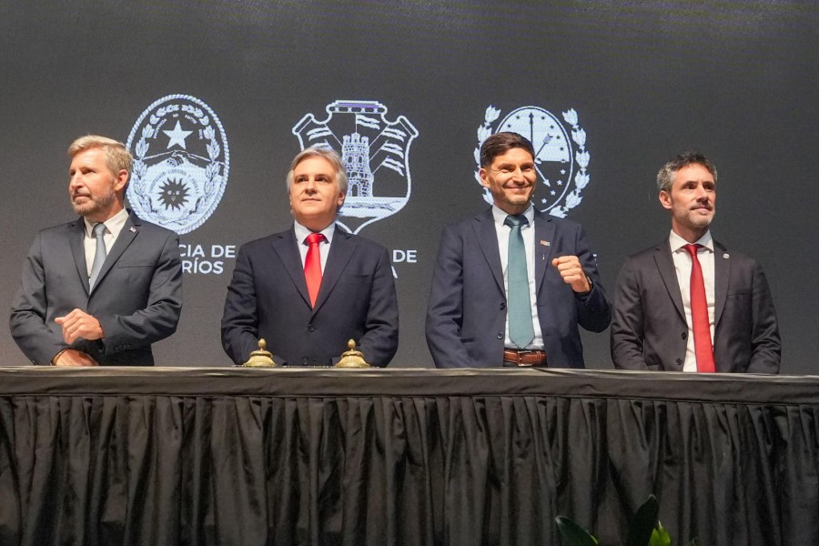Rogelio Frigerio, Mart&iacute;n Llaryora, Maximiliano Pullaro e Ignacio Lamothe durante el acto de la Regi&oacute;n Centro en San Francisco. (FOTO SCS)